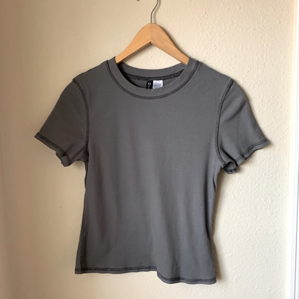 H&M dark gray tee🌼